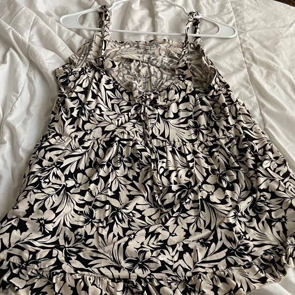 Torrid Black and White Leaf Print Top